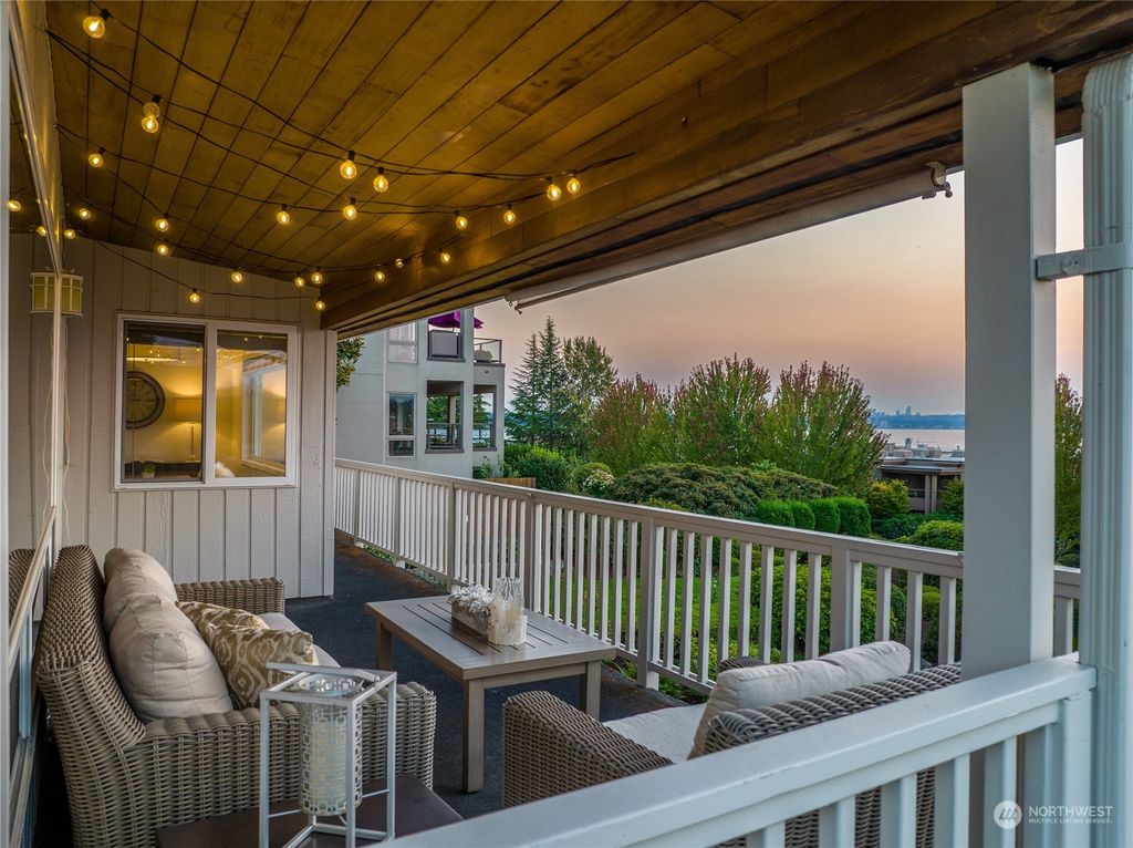 Photo of 935 1st Street S #1, Kirkland, WA 98033 (MLS # 1991302)