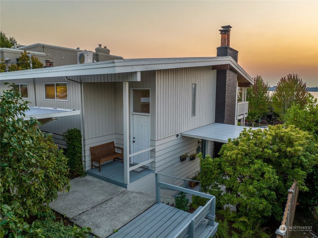 Photo of 935 1st Street S #1, Kirkland, WA 98033 (MLS # 1991302)