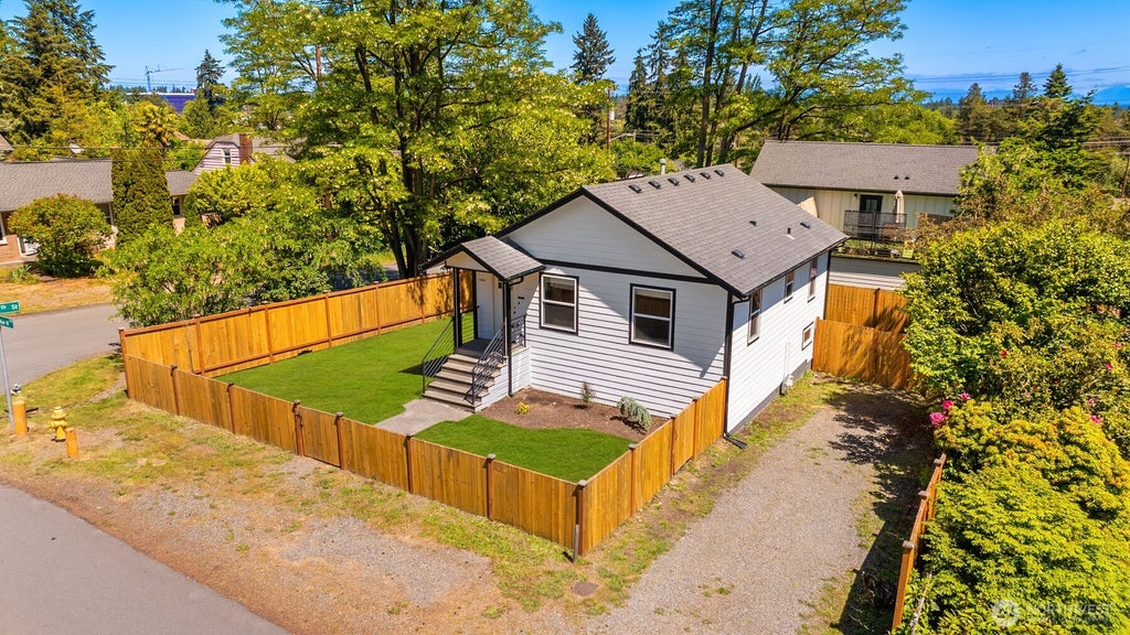 Photo of 11558 Fremont Avenue, Seattle, WA 98133 (MLS # 2574924)