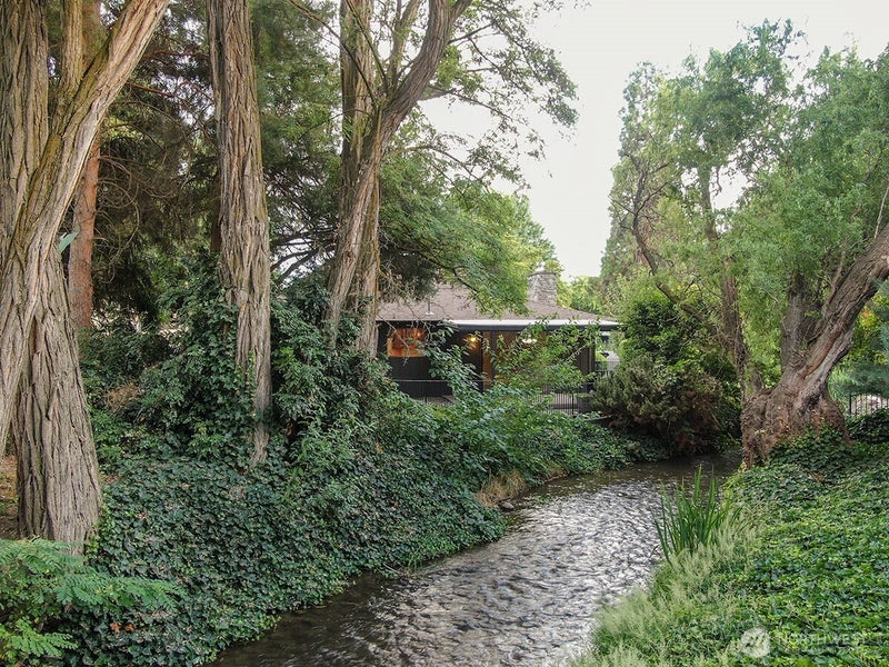 1831 Rustic Place