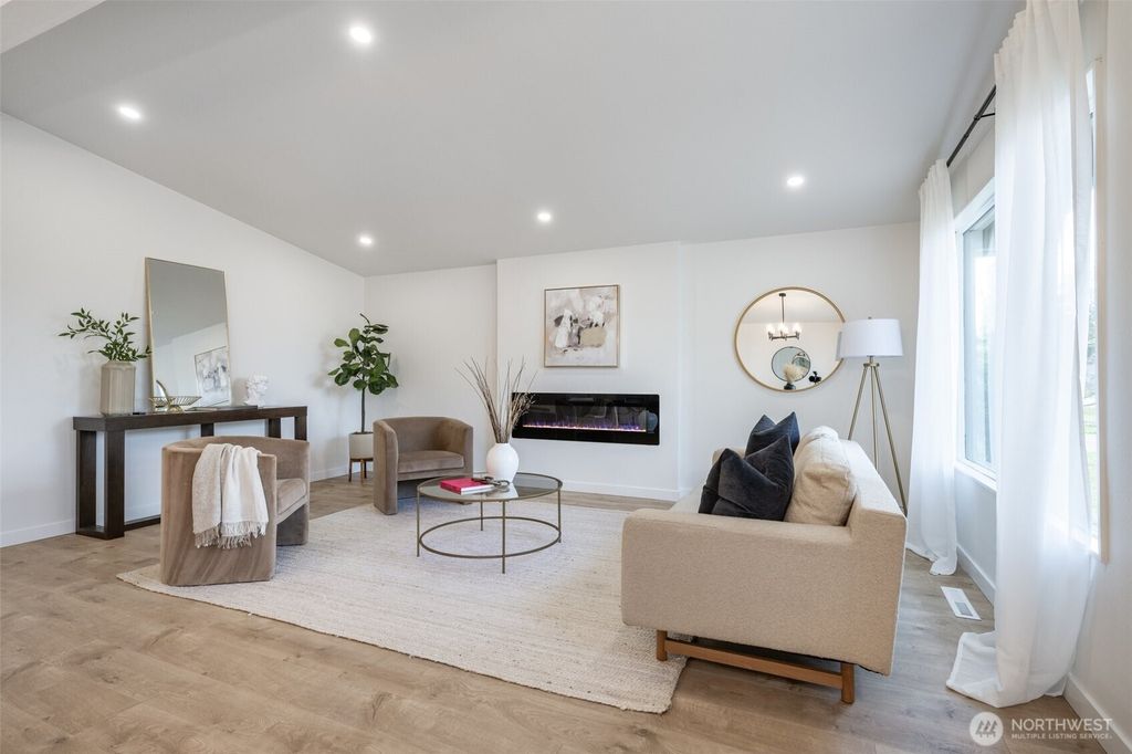 Photo of 29004 18th Avenue S, Federal Way, WA 98003 (MLS # 2504919)