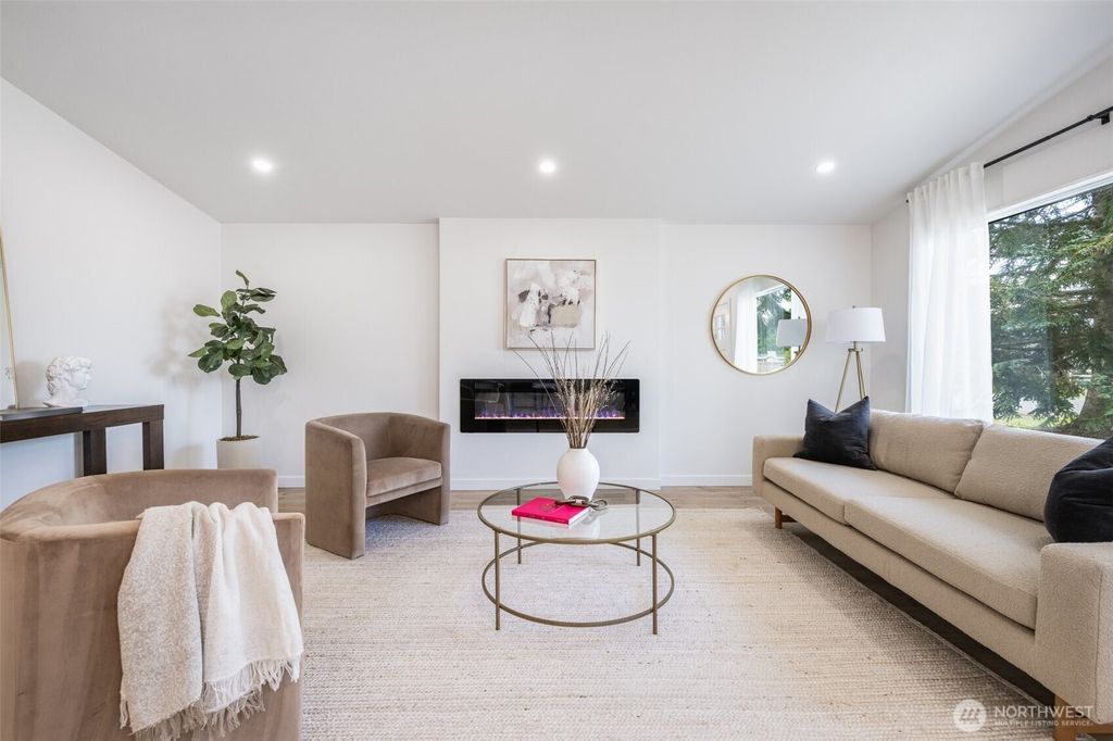 Photo of 29004 18th Avenue S, Federal Way, WA 98003 (MLS # 2504919)