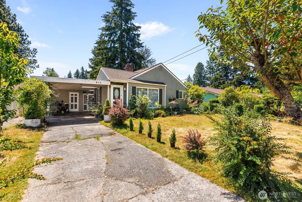 Photo of 622 47th St SE, Everett, WA 98203 (MLS # 2554868)