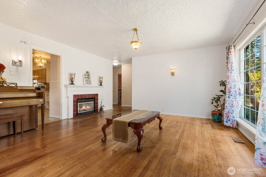 Photo of 622 47th St SE, Everett, WA 98203 (MLS # 2554868)