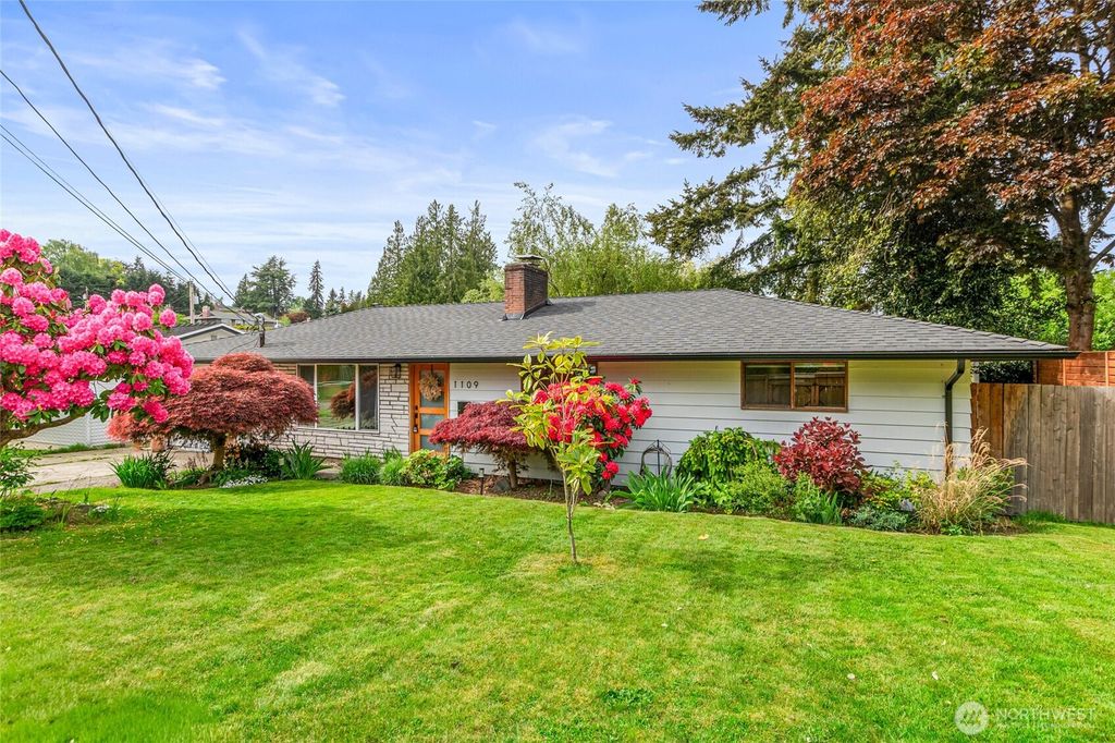 Photo of 1109 Clinton Place, Everett, WA 98201 (MLS # 2512568)