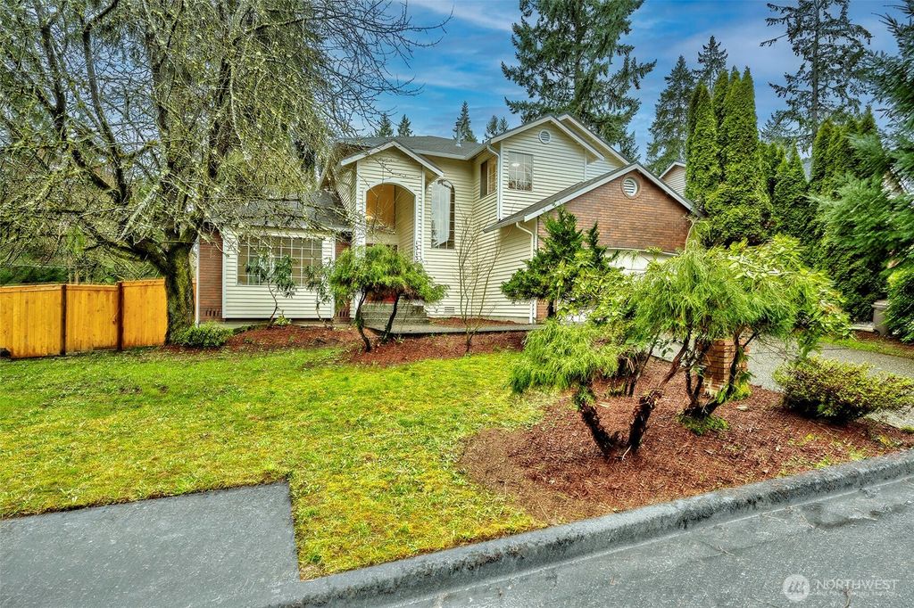 Photo of 13133 NW 74th Street, Kirkland, WA 98033 (MLS # 2495140)