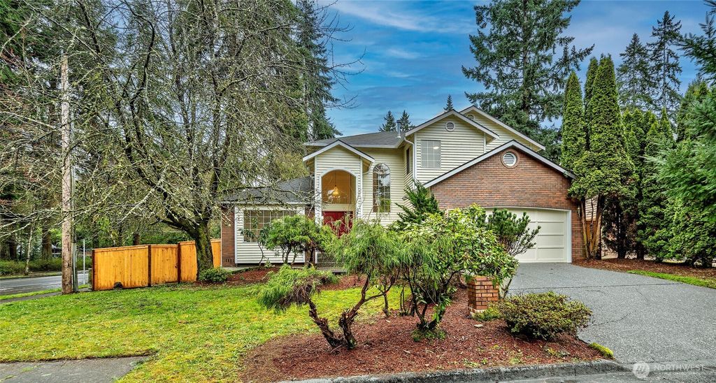 Photo of 13133 NW 74th Street, Kirkland, WA 98033 (MLS # 2495140)