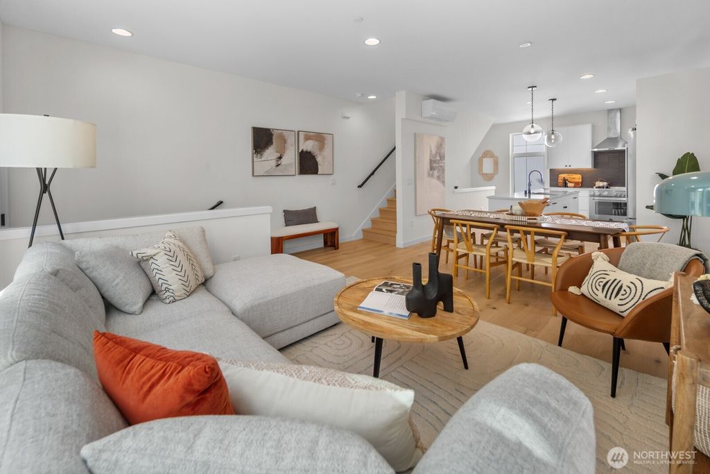 Photo of 505 11th Avenue E, Seattle, WA 98102 (MLS # 2412295)