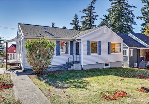 Photo of 2105 E Highlands Street, Bremerton, WA 98310 (MLS # 2445534)