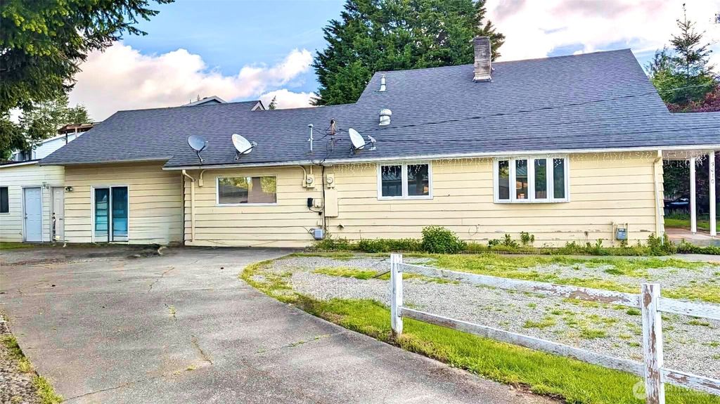 Photo of 3610 S 173rd Street, SeaTac, WA 98188 (MLS # 2525250)