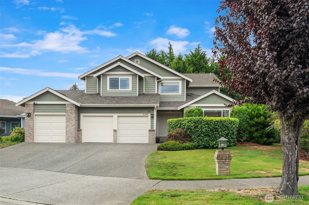 Photo of 35223 6th Avenue SW, Federal Way, WA 98023 (MLS # 2416808)