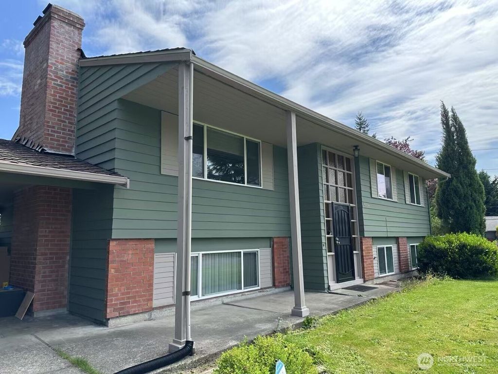 Photo of 16554 119th Avenue SE, Renton, WA 98058 (MLS # 2391753)