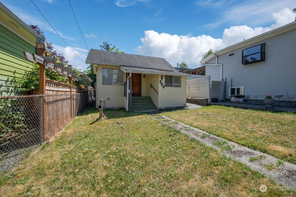Photo of 309 N 74th Street, Seattle, WA 98103 (MLS # 2131836)
