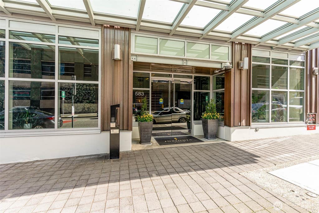 Photo of 583 Battery Street #2802, Seattle, WA 98112 (MLS # 2543972)