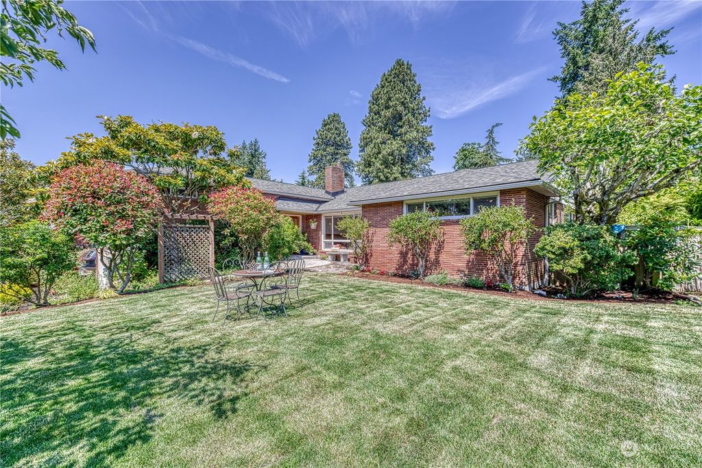 Photo of 622 NW 116th Street, Seattle, WA 98177 (MLS # 2056673)