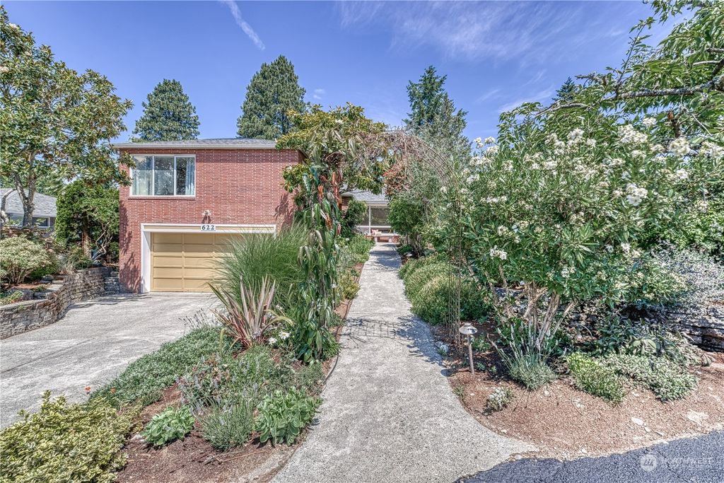 Photo of 622 NW 116th Street, Seattle, WA 98177 (MLS # 2056673)