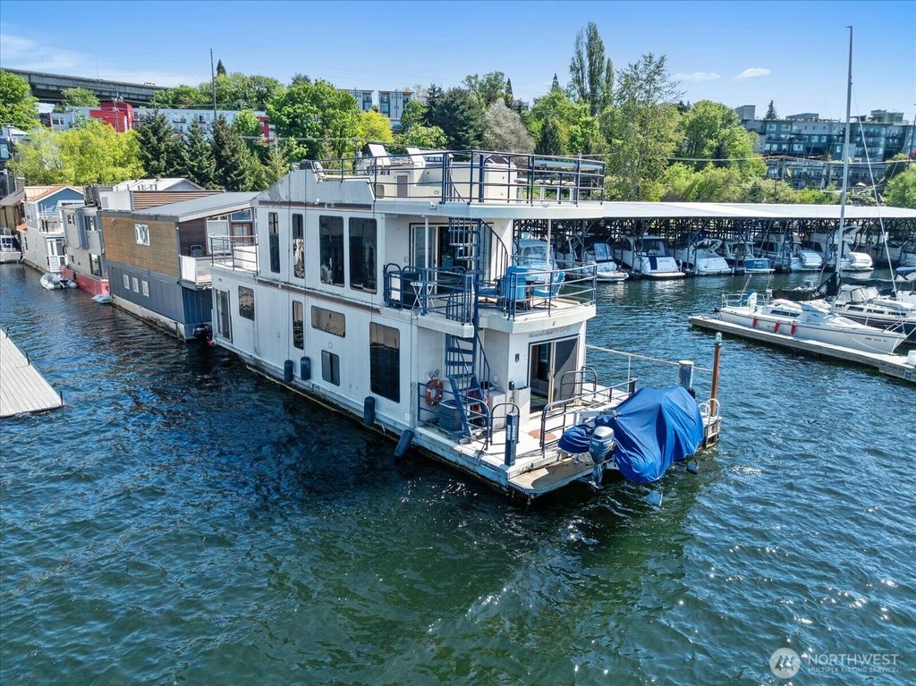 Photo of 11 E Allison Street #2, Seattle, WA 98102 (MLS # 2514697)