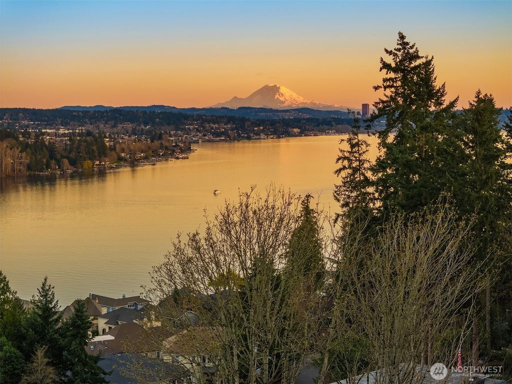 Photo of 11312 83rd Place NE, Kirkland, WA 98034 (MLS # 2502772)