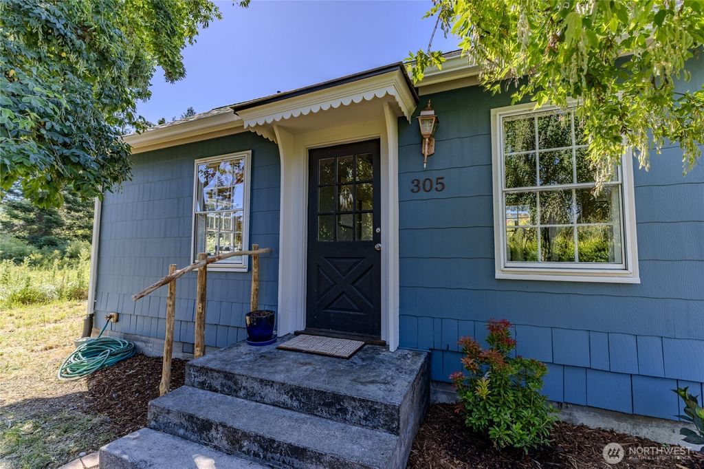 Photo of 305 49th Street, Port Townsend, WA 98368 (MLS # 2532383)