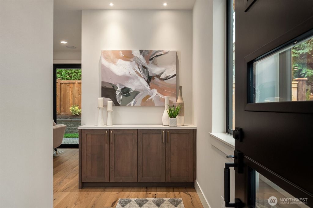 Photo of 10809 NE 60th Street, Kirkland, WA 98033 (MLS # 2465940)