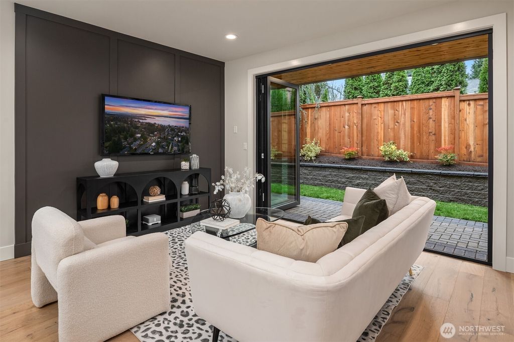 Photo of 10809 NE 60th Street, Kirkland, WA 98033 (MLS # 2465940)