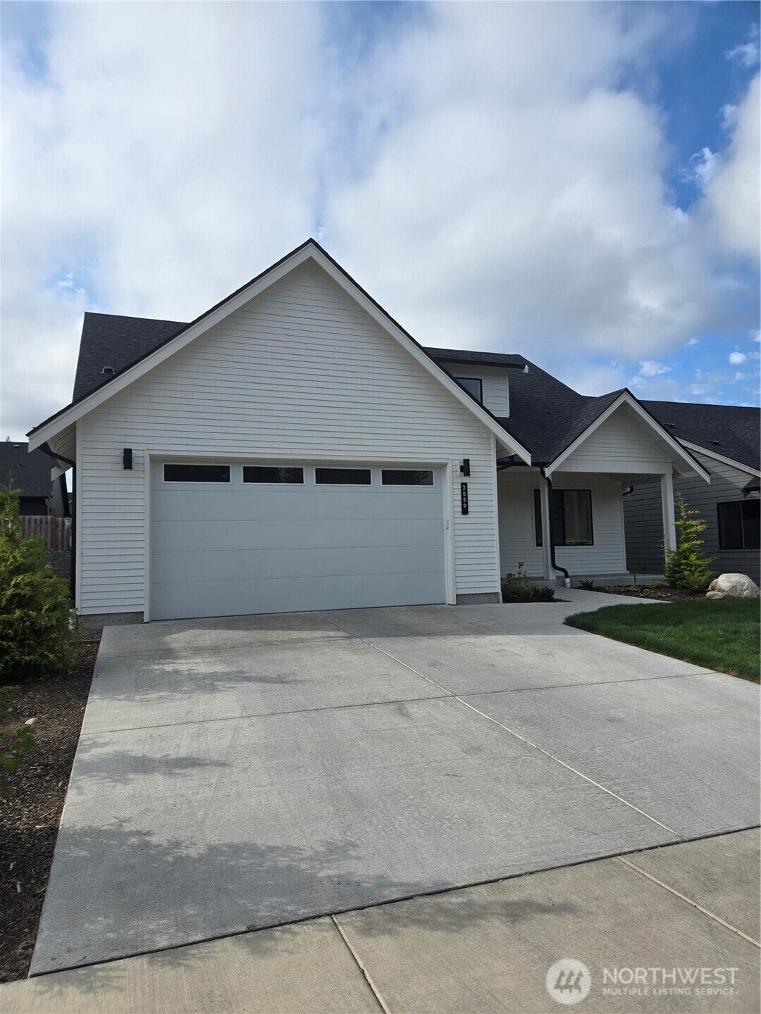 2859 Oleander Ln
