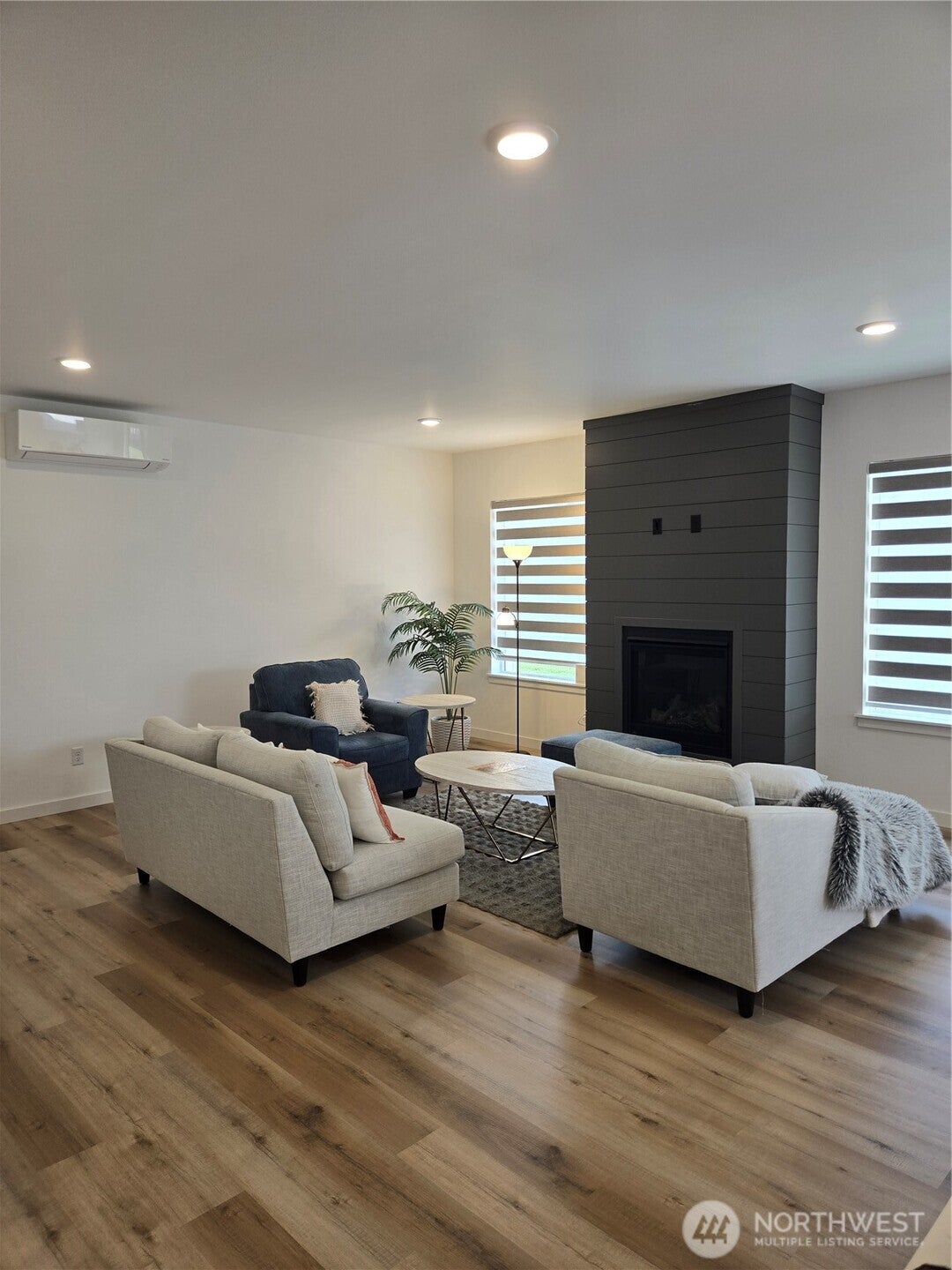 2859 Oleander Ln
