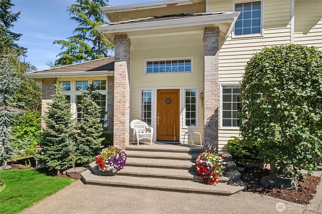 Photo of 932 16th Avenue Ct SE, Puyallup, WA 98372 (MLS # 2511411)