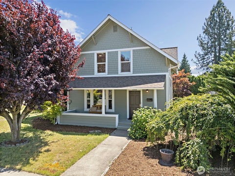 Photo of 1118 Thompson Street, Sumner, WA 98390 (MLS # 2539644)
