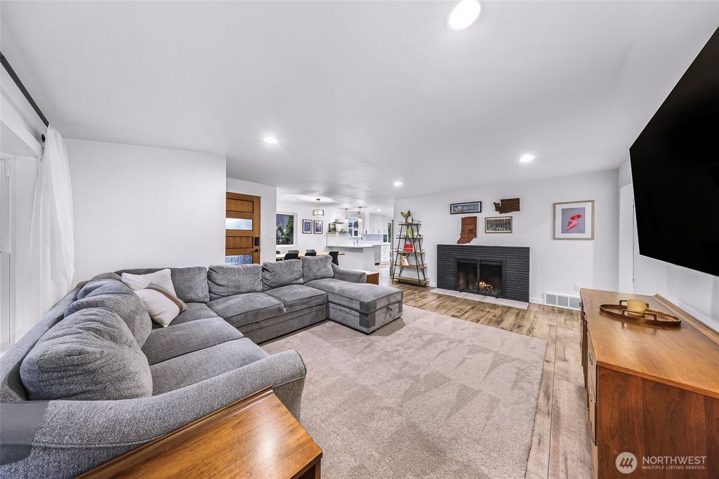 Photo of 12533 12th Avenue NE, Seattle, WA 98125 (MLS # 2479386)