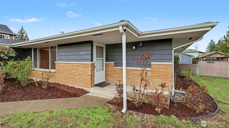 2200 NE 12th