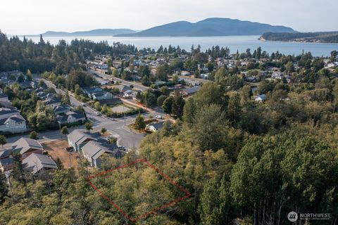 Photo of 2009 18th Street, Anacortes, WA 98221 (MLS # 2482245)