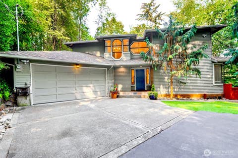 Photo of 2308 NE 123rd Street, Seattle, WA 98125 (MLS # 2575045)