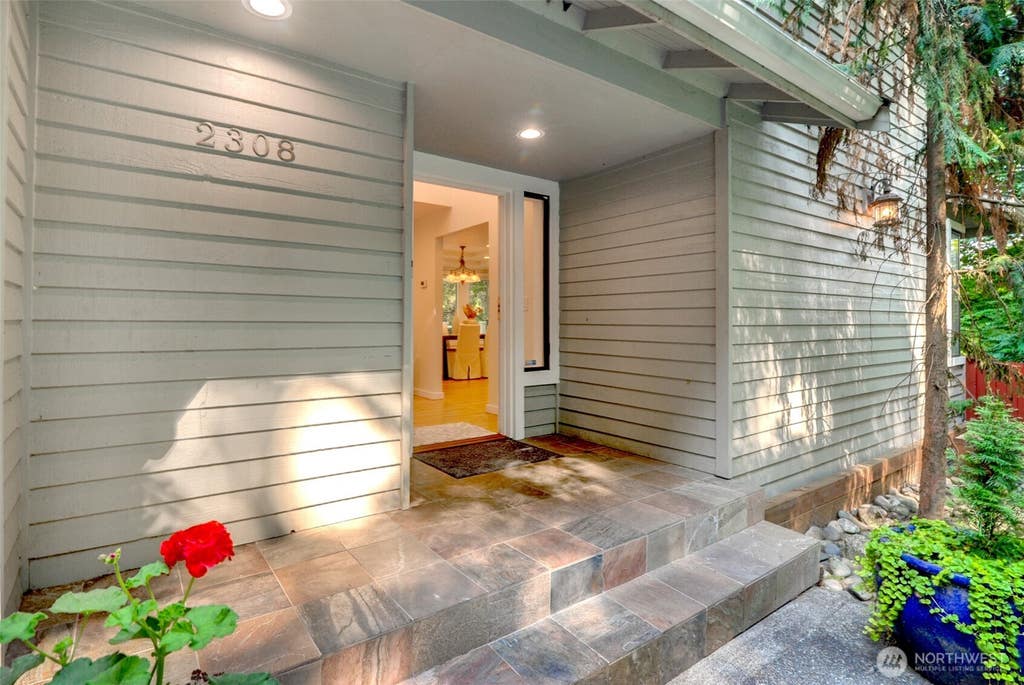 Photo of 2308 NE 123rd Street, Seattle, WA 98125 (MLS # 2575045)