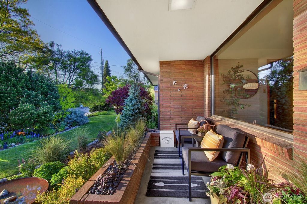 Photo of 4138 55th Avenue SW, Seattle, WA 98116 (MLS # 2362794)