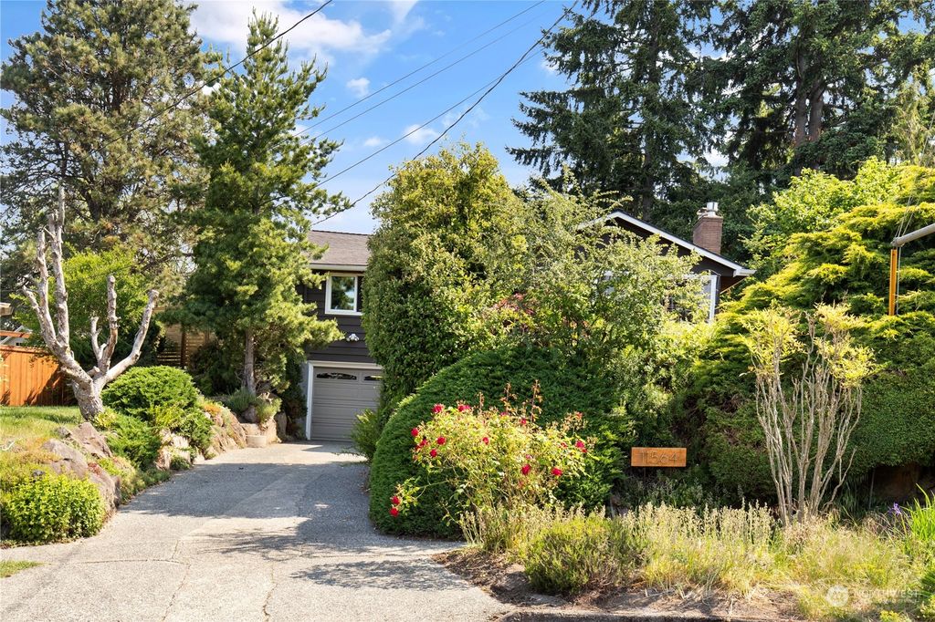 Photo of 11564 30th Place SW, Burien, WA 98146 (MLS # 2073379)