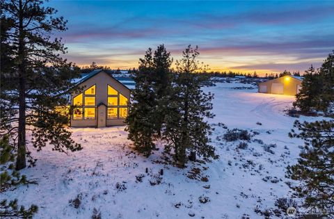 Photo of 117 Hummingbird Road, East Wenatchee, WA 98802 (MLS # 2431724)