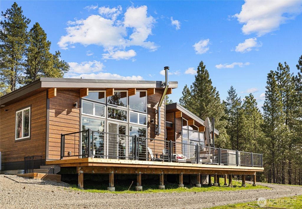 Photo of 340 Powerline Road, Cle Elum, WA 98922 (MLS # 2502998)