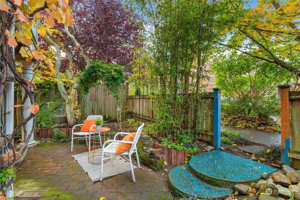 Photo of 1413 NW 60th ST St #A, Seattle, WA 98107 (MLS # 2306062)