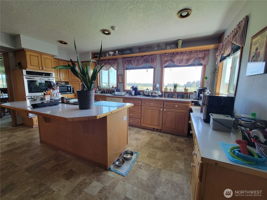 listing image 9361255321211110415