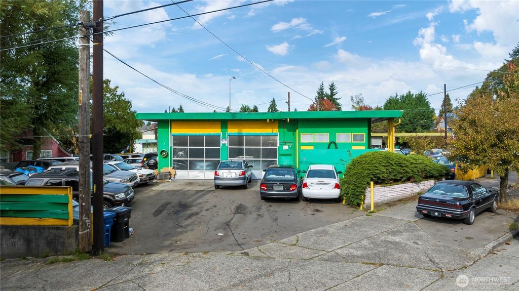 Photo of 7860 Lake City Way NE, Seattle, WA 98115 (MLS # 2459918)