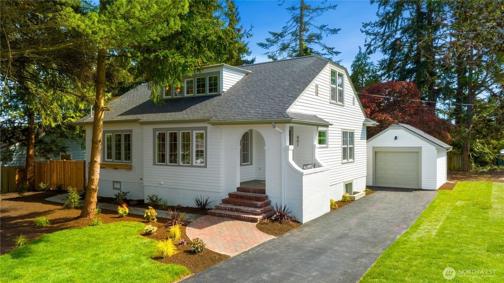 Photo of 601 N 127th Street, Seattle, WA 98133 (MLS # 2372372)