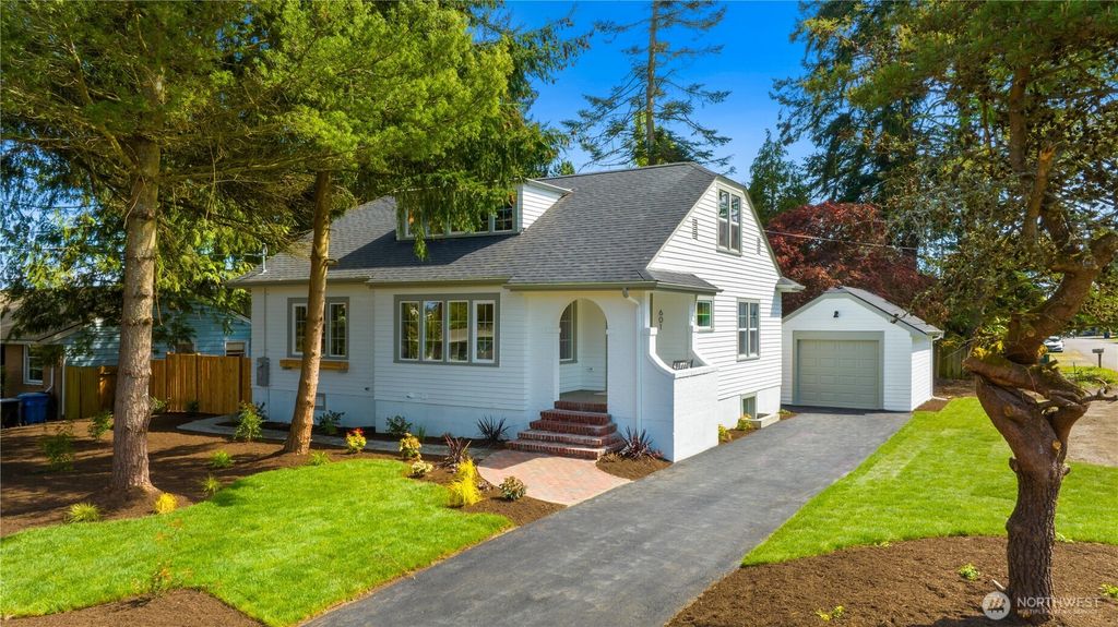 Photo of 601 N 127th Street, Seattle, WA 98133 (MLS # 2372372)