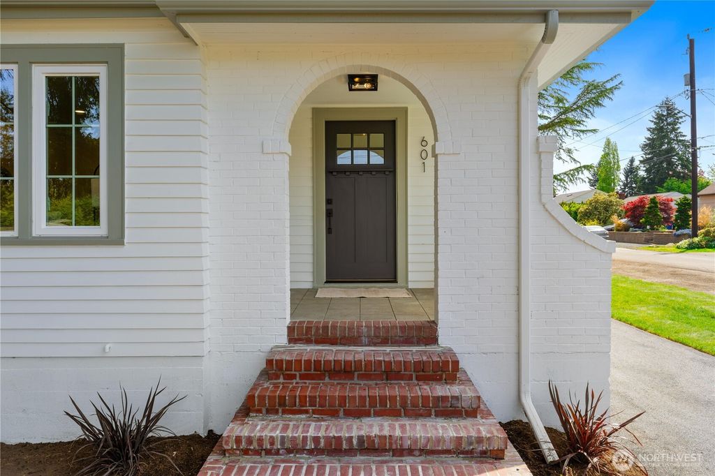 Photo of 601 N 127th Street, Seattle, WA 98133 (MLS # 2372372)