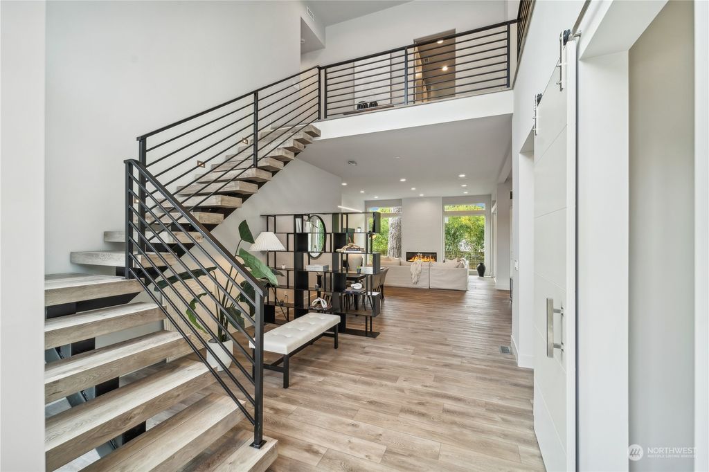 Photo of 13210 NE 70th Street, Redmond, WA 98052 (MLS # 2305728)