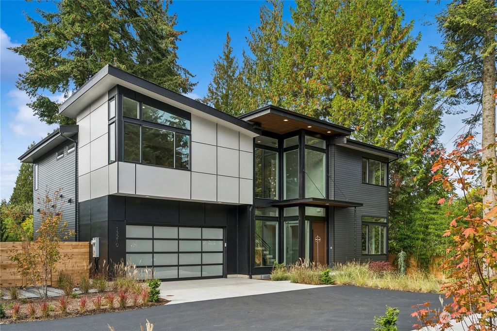 Photo of 13210 NE 70th Street, Redmond, WA 98052 (MLS # 2305728)