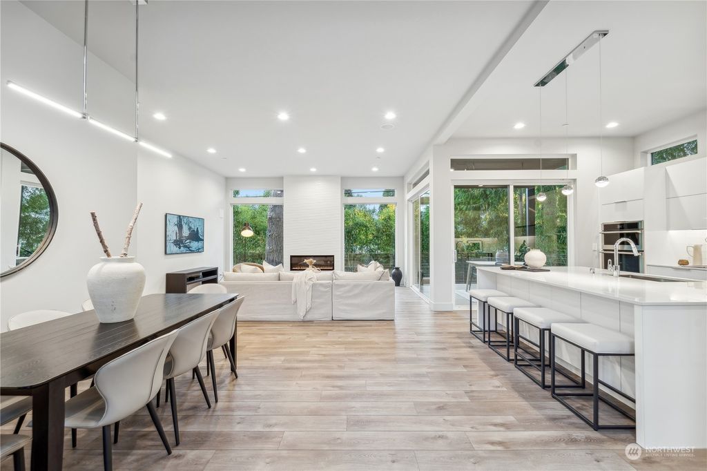 Photo of 13210 NE 70th Street, Redmond, WA 98052 (MLS # 2305728)