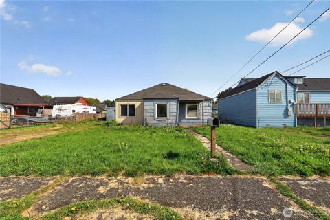 Photo of 2008 Pacific Avenue, Aberdeen, WA 98520 (MLS # 2519548)