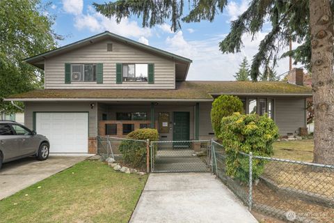 Photo of 3515 Everett Avenue, Everett, WA 98201 (MLS # 2445819)