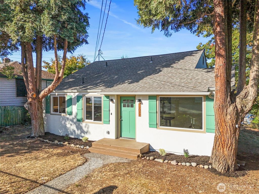 Photo of 12077 75th Avenue S, Seattle, WA 98178 (MLS # 2437032)